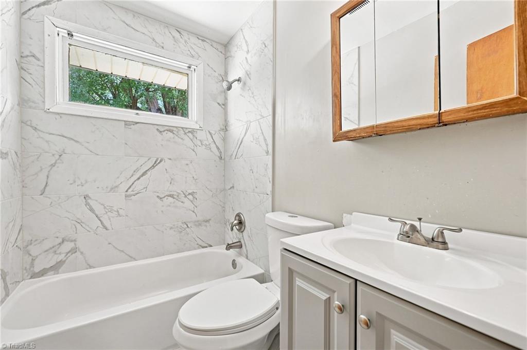 1607 Eastwood Avenue Property Photo 9