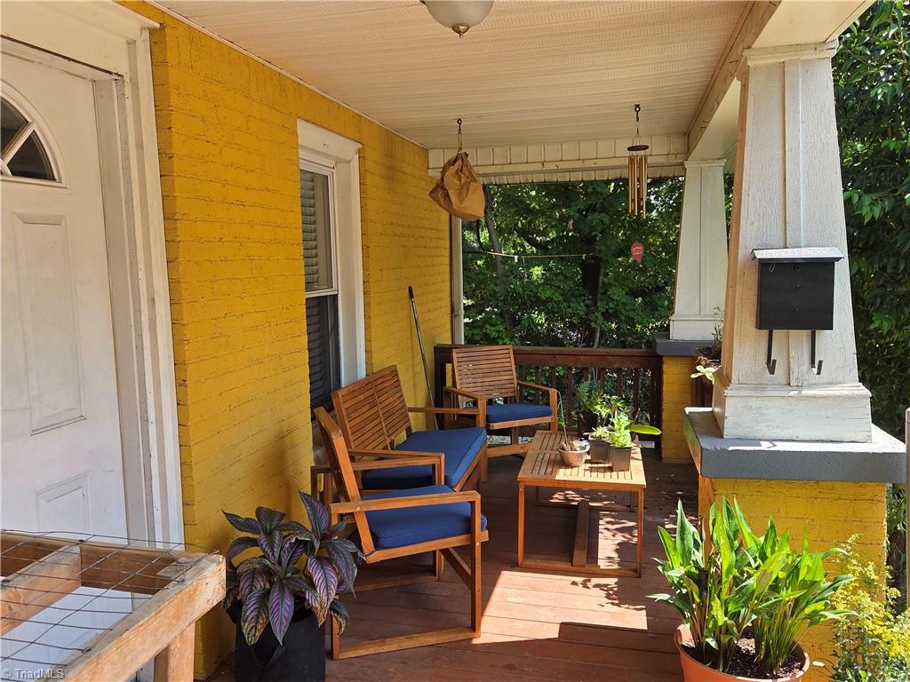 129 W Acadia Avenue Property Photo 2
