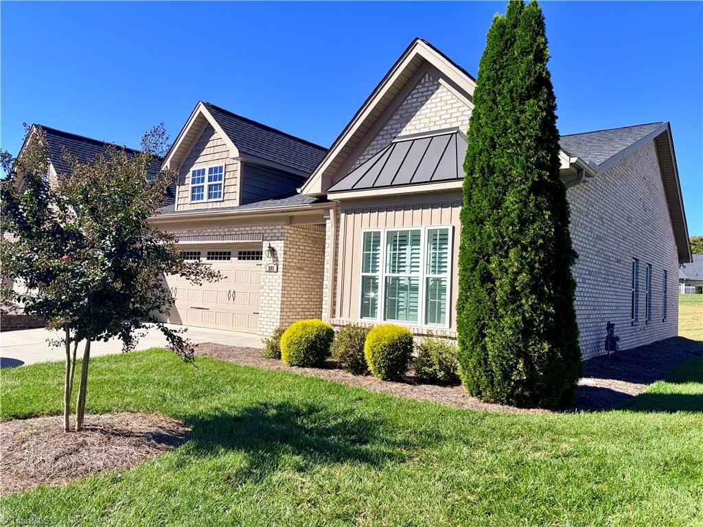 225 Collingswood Drive Property Photo 1