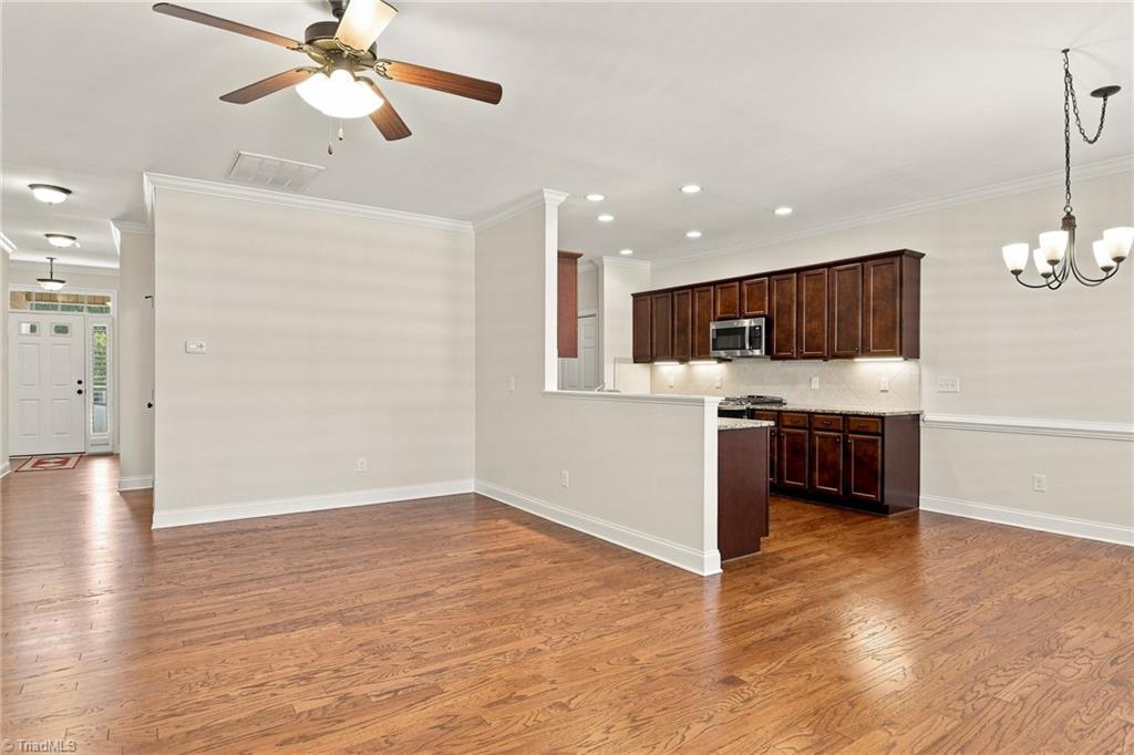 225 Collingswood Drive Property Photo 3