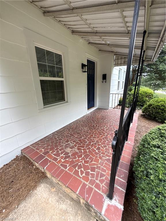 2081 Queen Street Property Photo 3