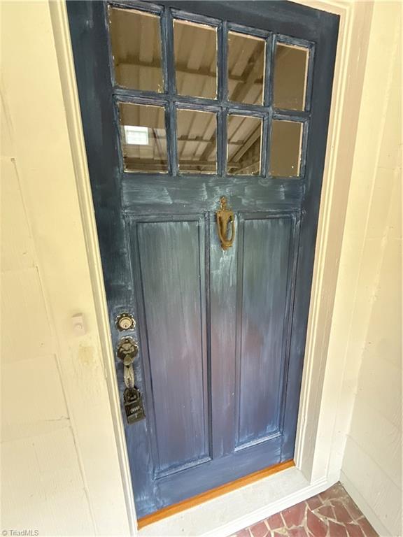 2081 Queen Street Property Photo 4