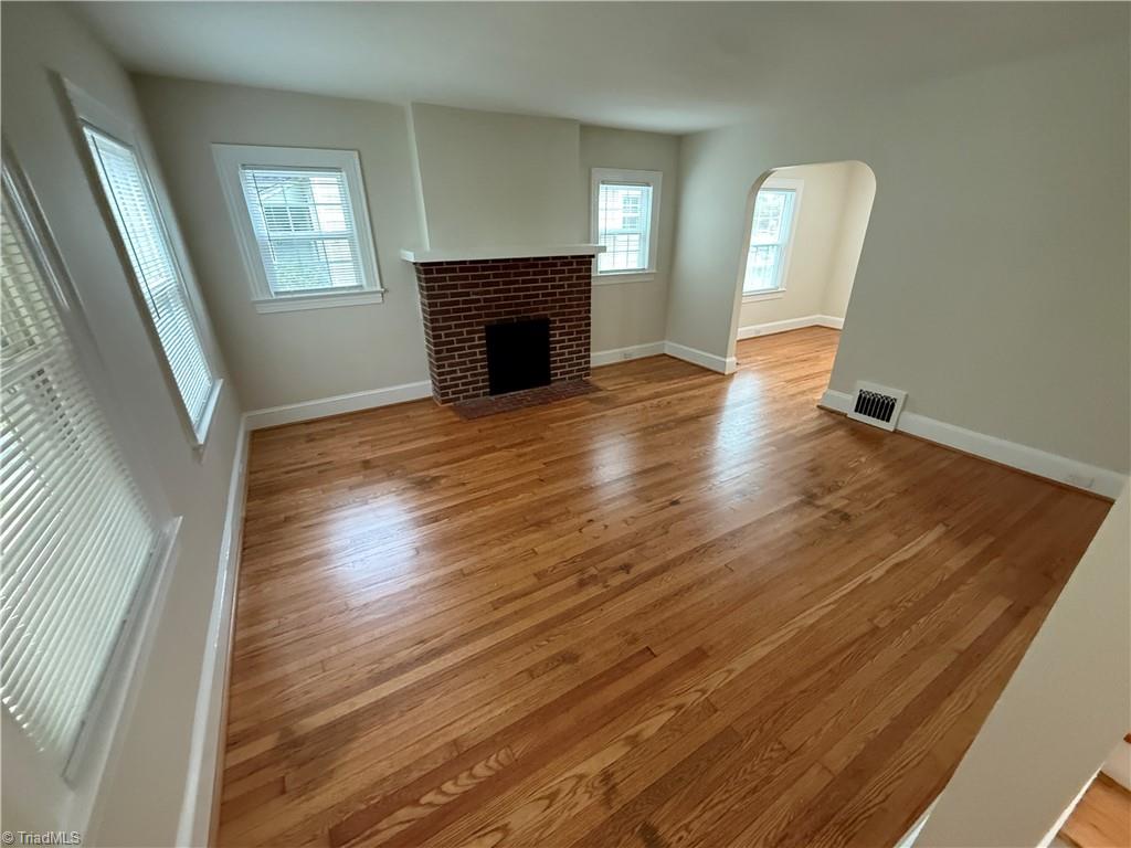 2081 Queen Street Property Photo 6