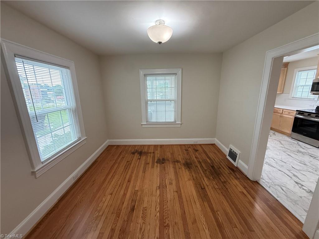 2081 Queen Street Property Photo 7