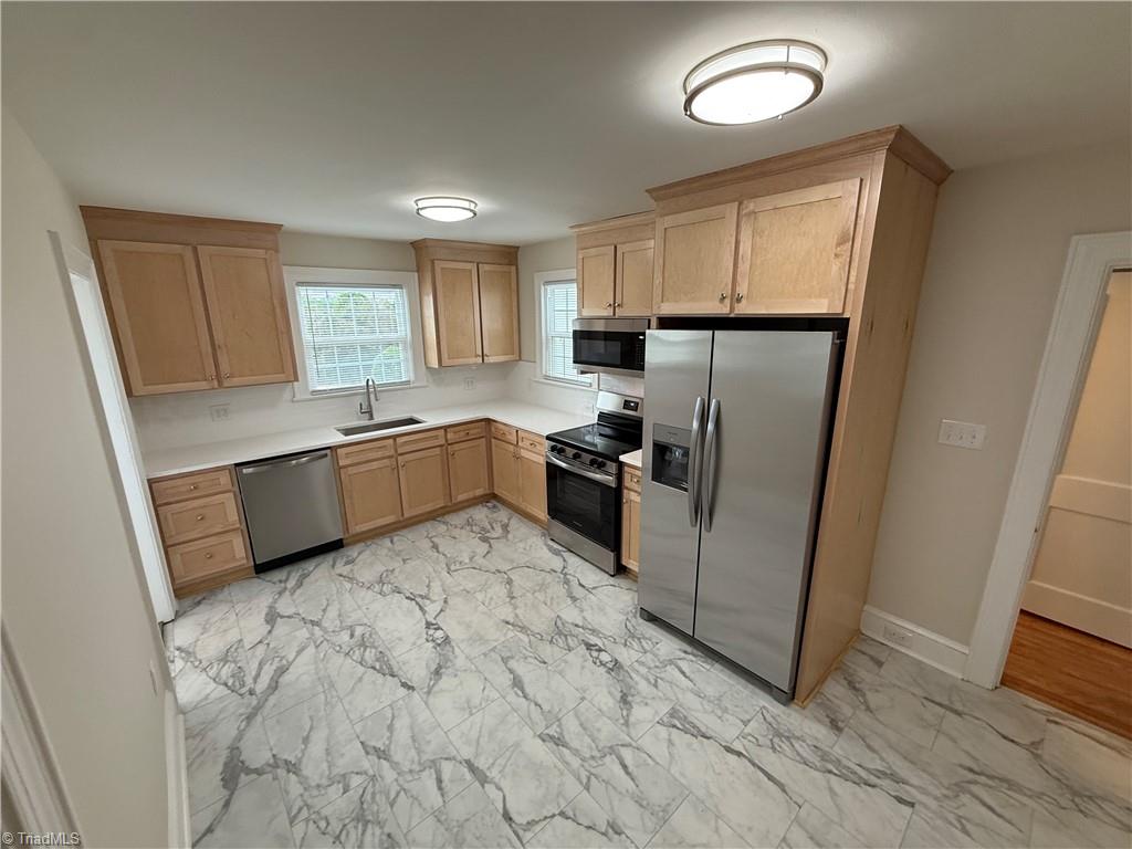 2081 Queen Street Property Photo 8