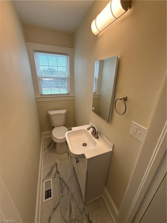 2081 Queen Street Property Photo 10