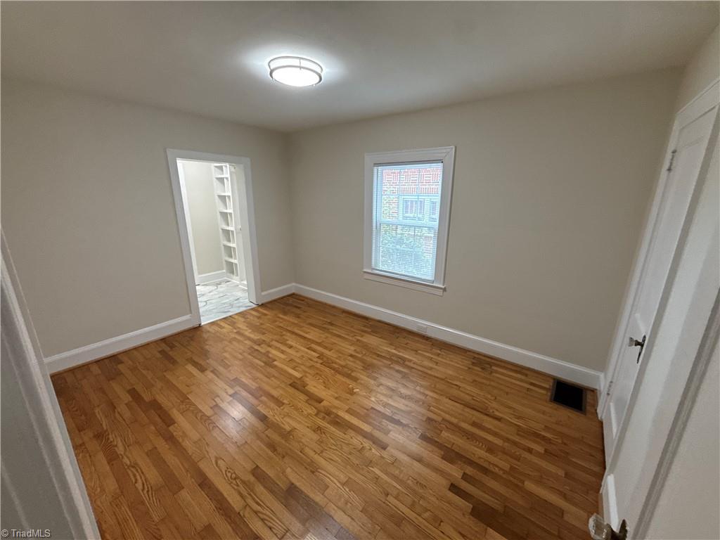 2081 Queen Street Property Photo 11
