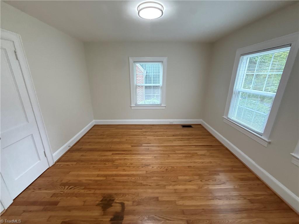 2081 Queen Street Property Photo 14