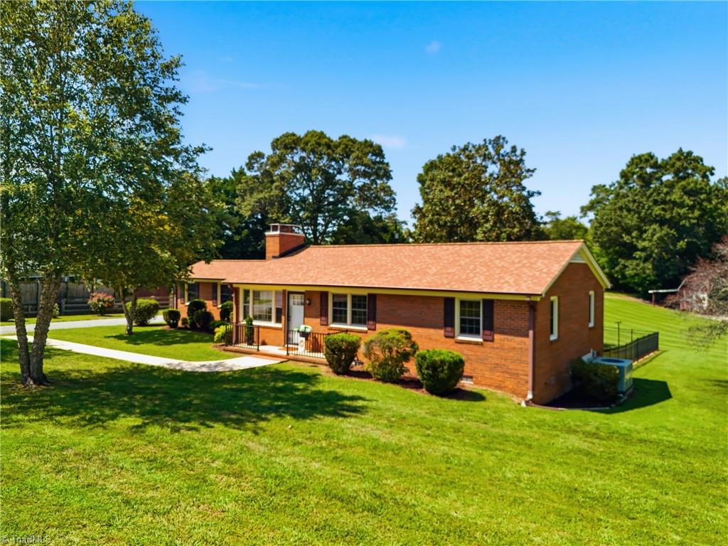 130 Circle Drive Property Photo 2