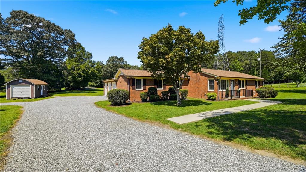 130 Circle Drive Property Photo 3