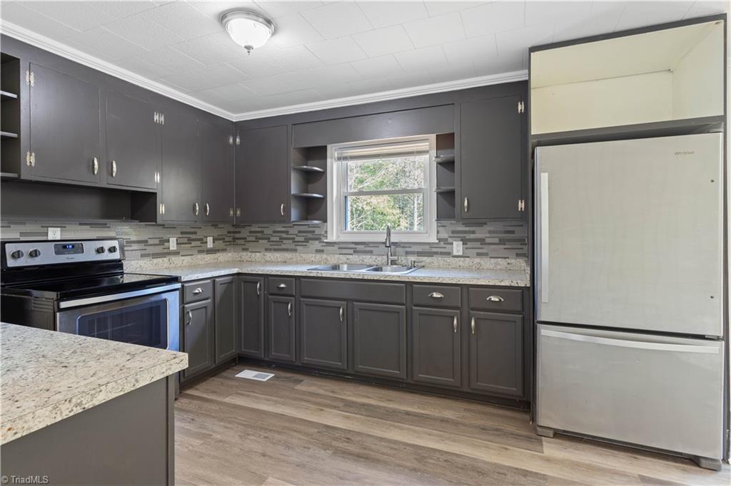 3760 Meadowbrook Drive Property Photo 11