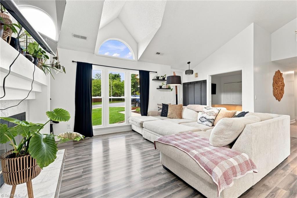 1 Ivy Ridge Court Property Photo 2