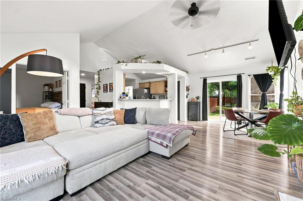 1 Ivy Ridge Court Property Photo 3