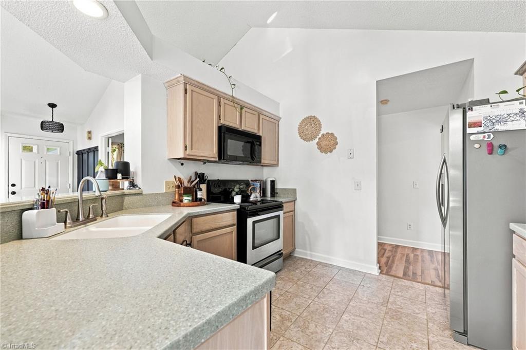 1 Ivy Ridge Court Property Photo 8