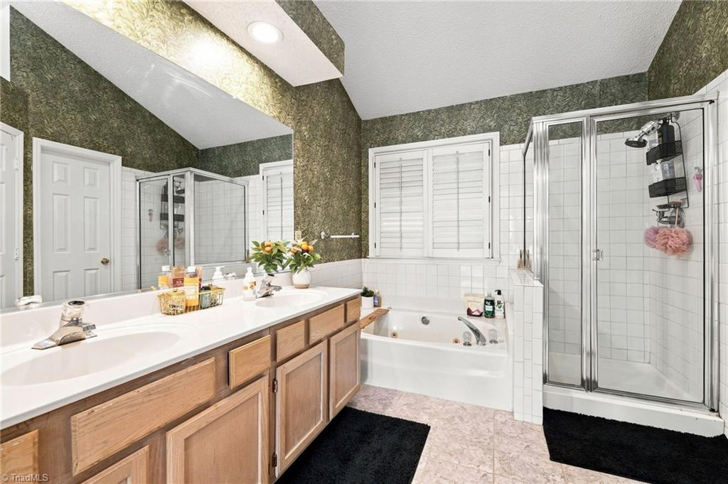 1 Ivy Ridge Court Property Photo 13