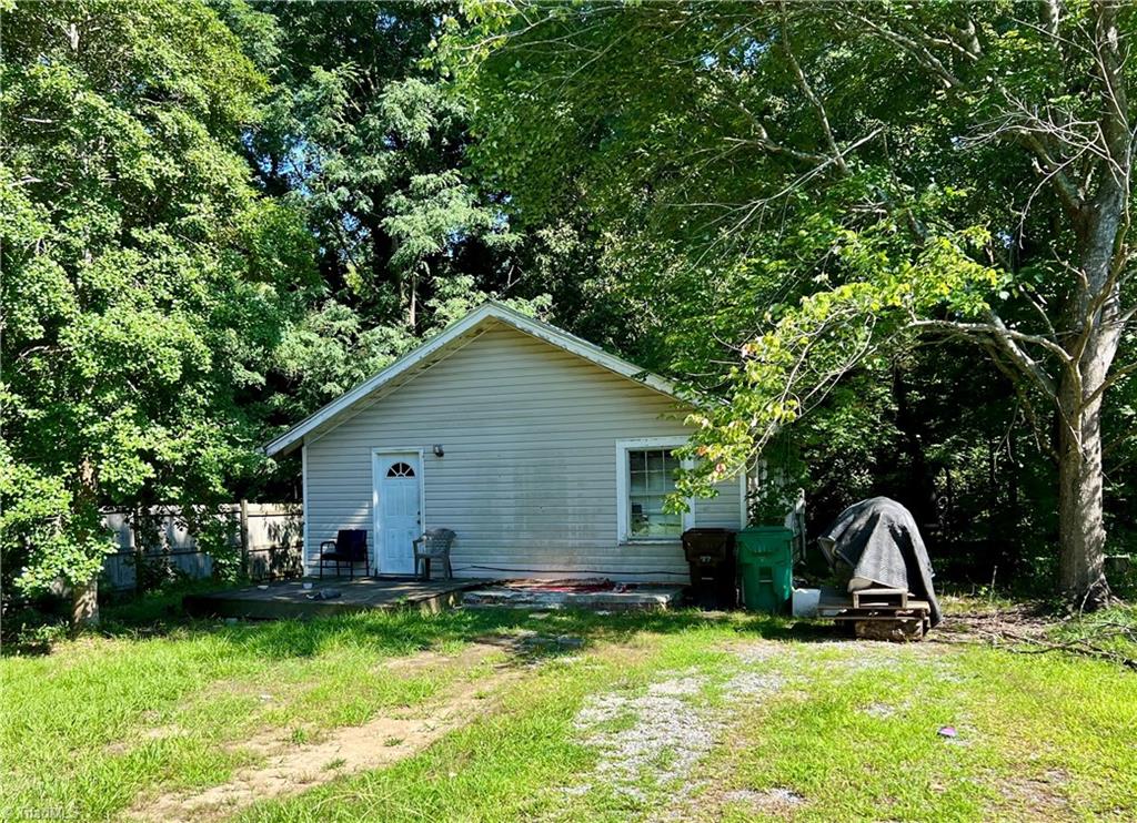 207 Crestwood Circle Property Photo 1