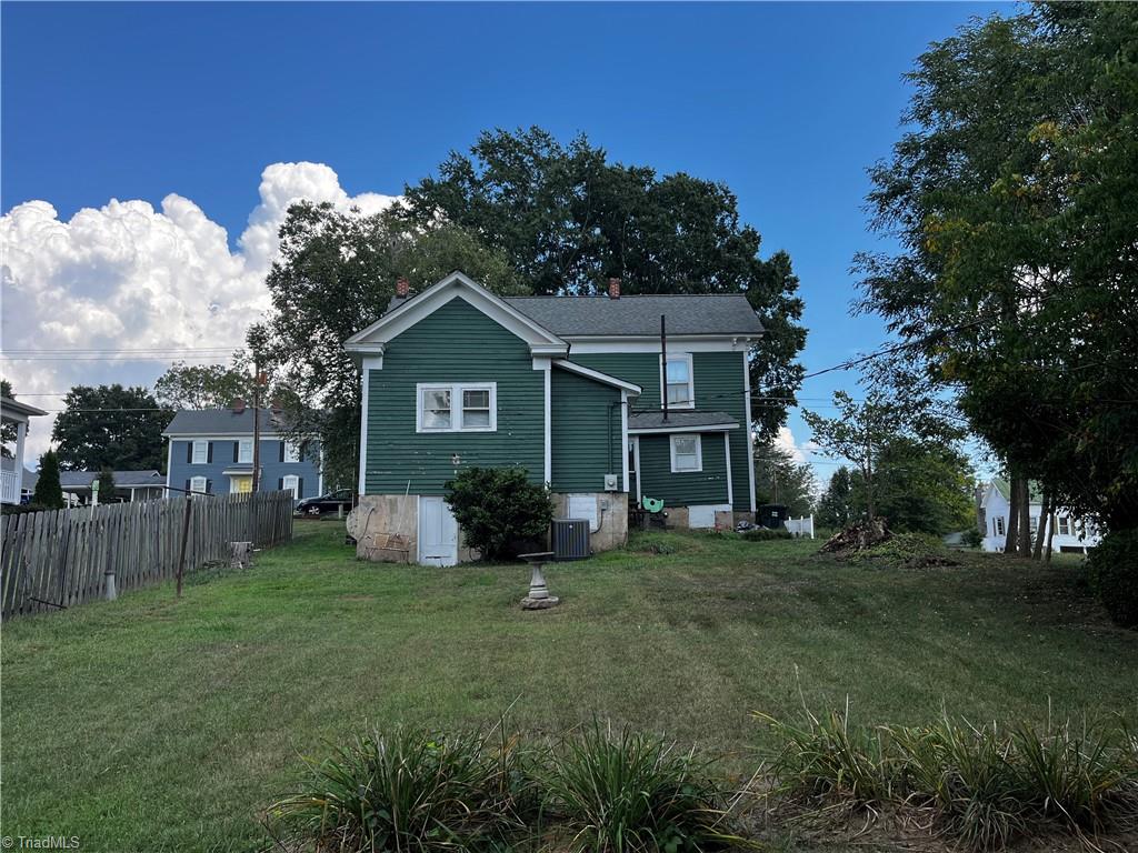 207 Summit Street Property Photo 4