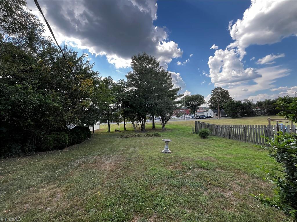 207 Summit Street Property Photo 6