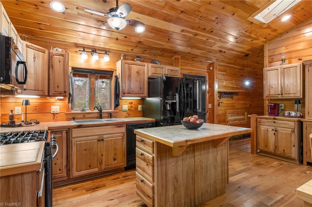 2257 Quiet Creek Lane Property Photo 4