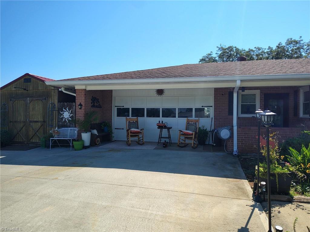 727 Cody Trail Property Photo 3