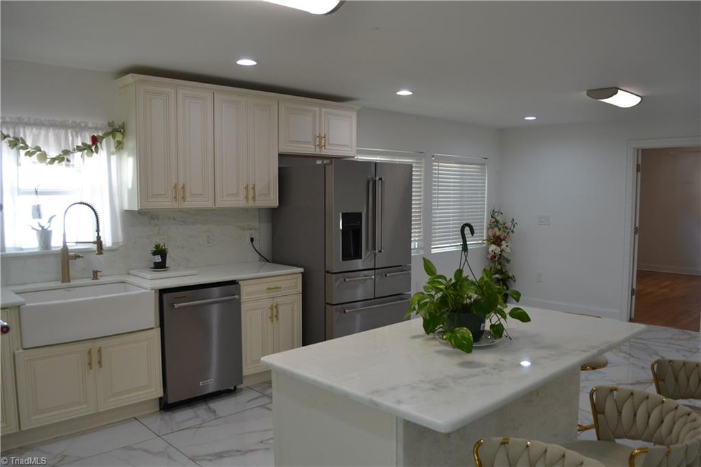 535 Patrick Street Property Photo 26