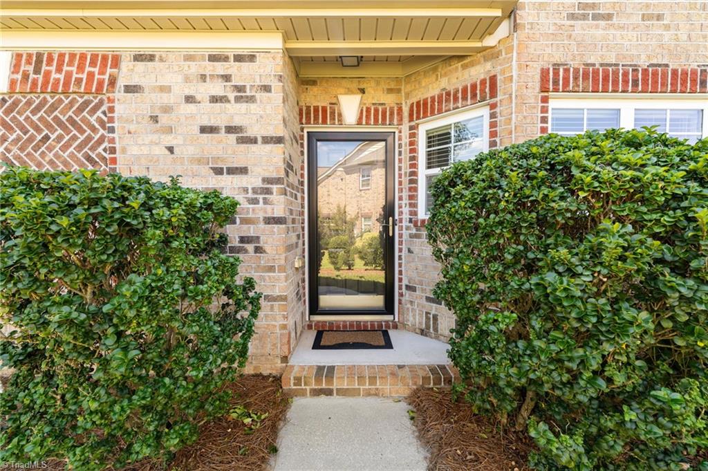 5285 Esher Drive Property Photo 4