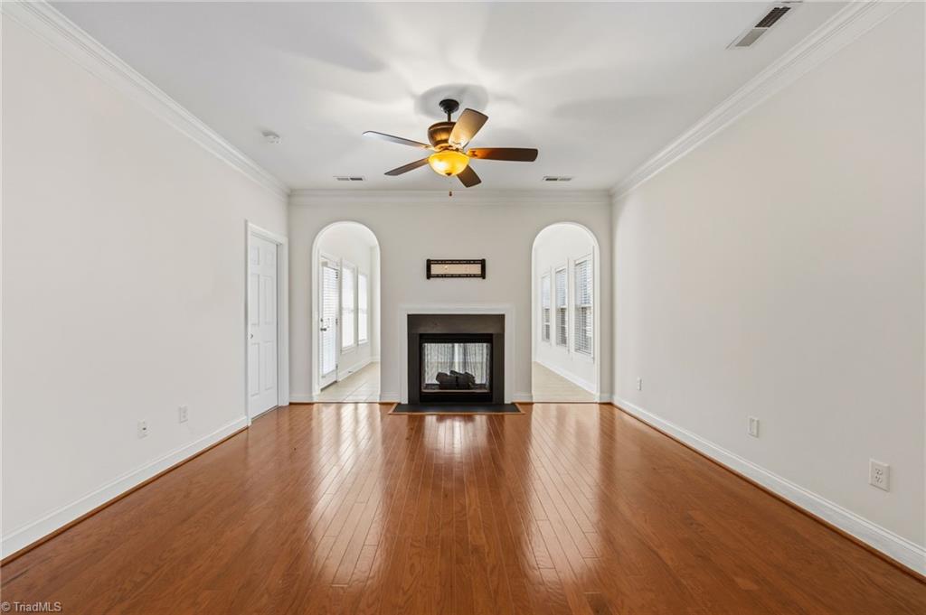 5285 Esher Drive Property Photo 8