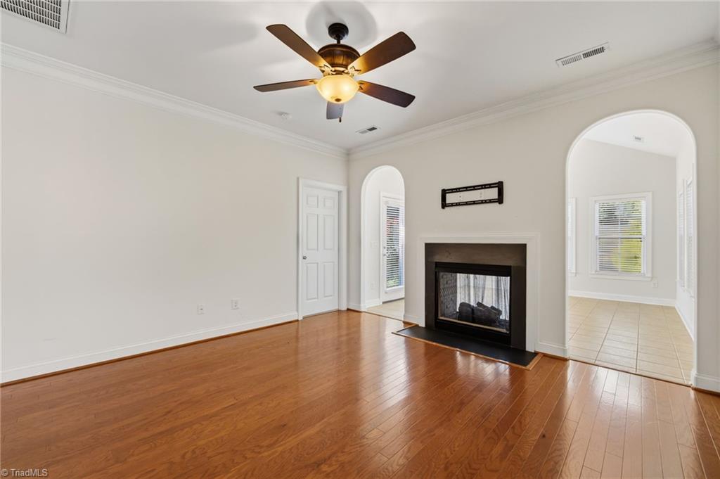 5285 Esher Drive Property Photo 9