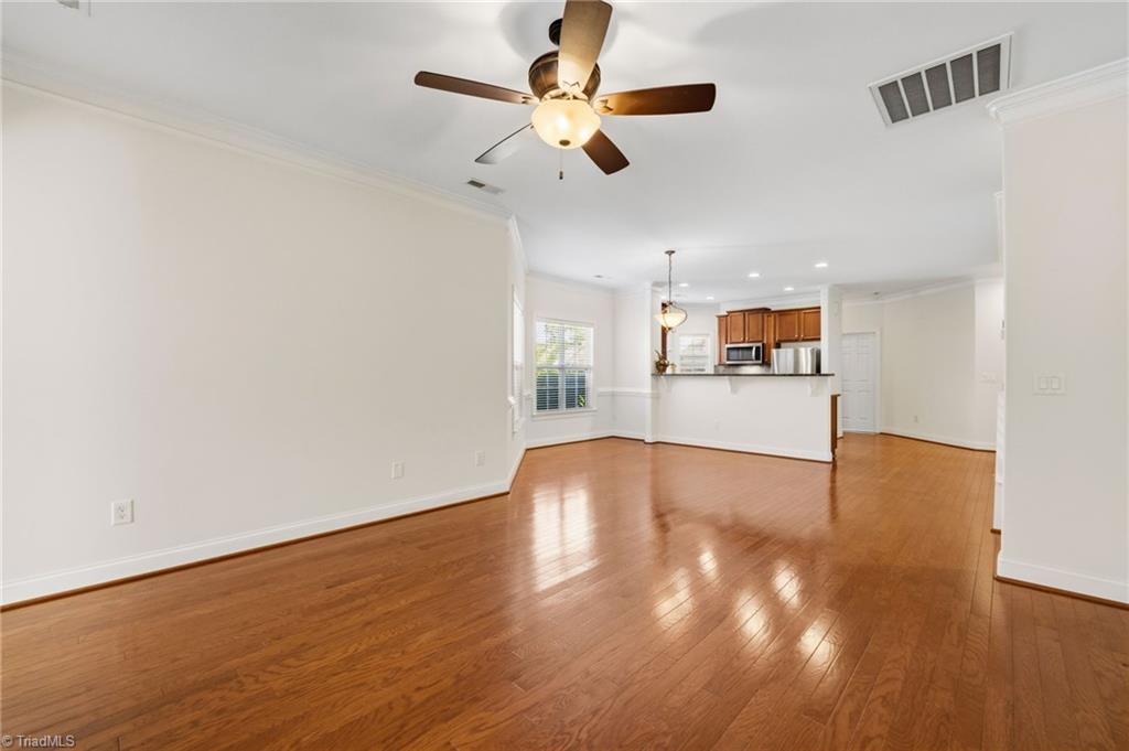 5285 Esher Drive Property Photo 11