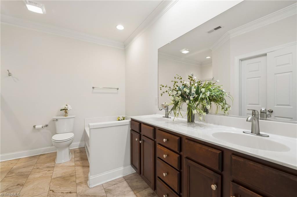 5285 Esher Drive Property Photo 20
