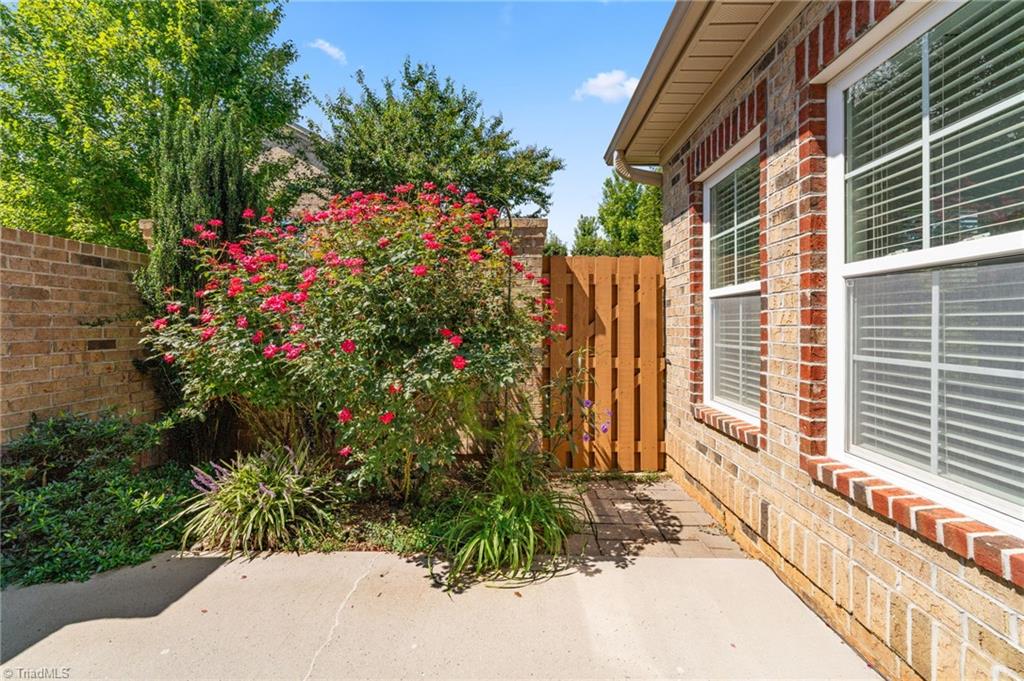5285 Esher Drive Property Photo 39