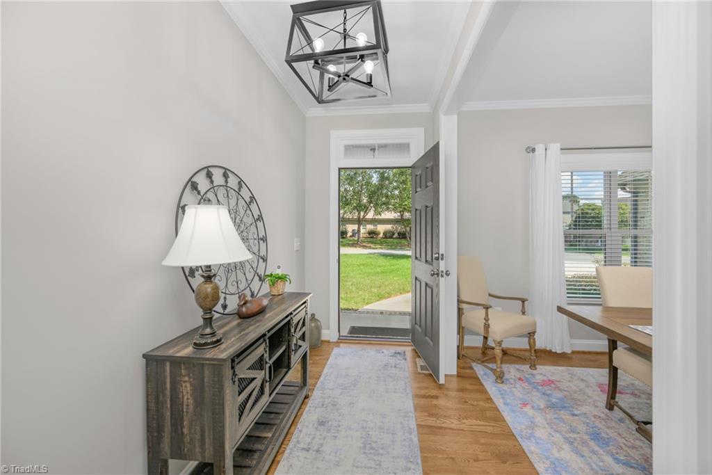 8206 Arbor Ridge Lane Property Photo 4