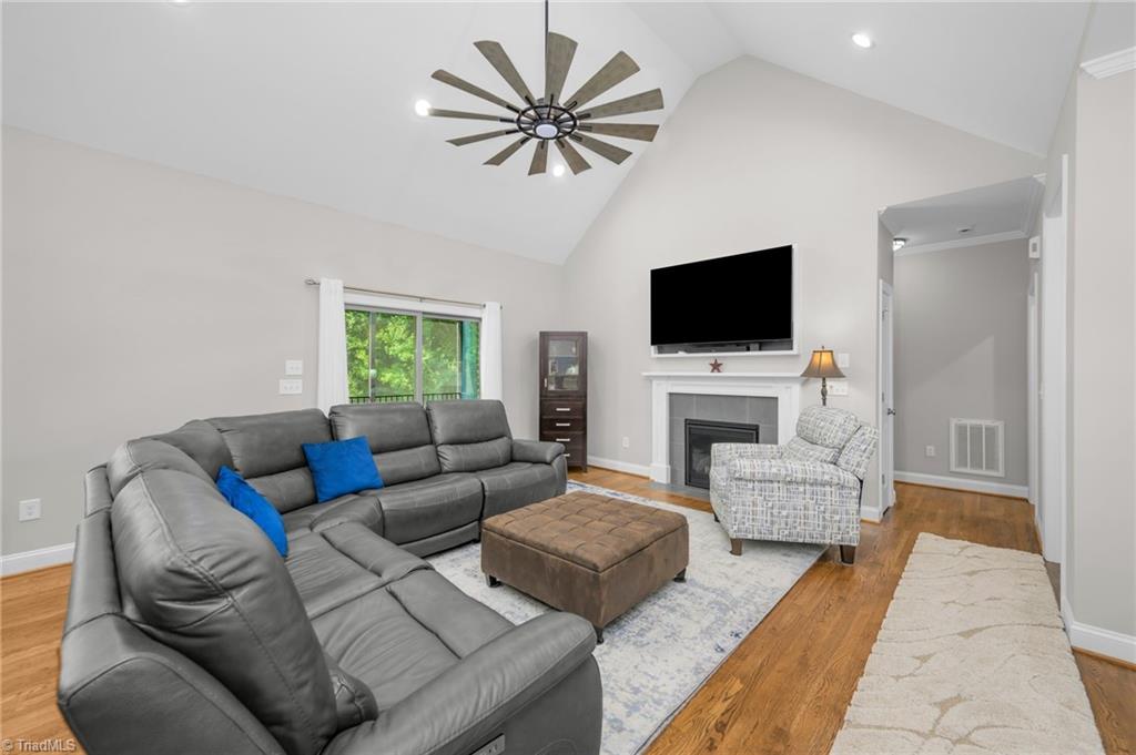8206 Arbor Ridge Lane Property Photo 8