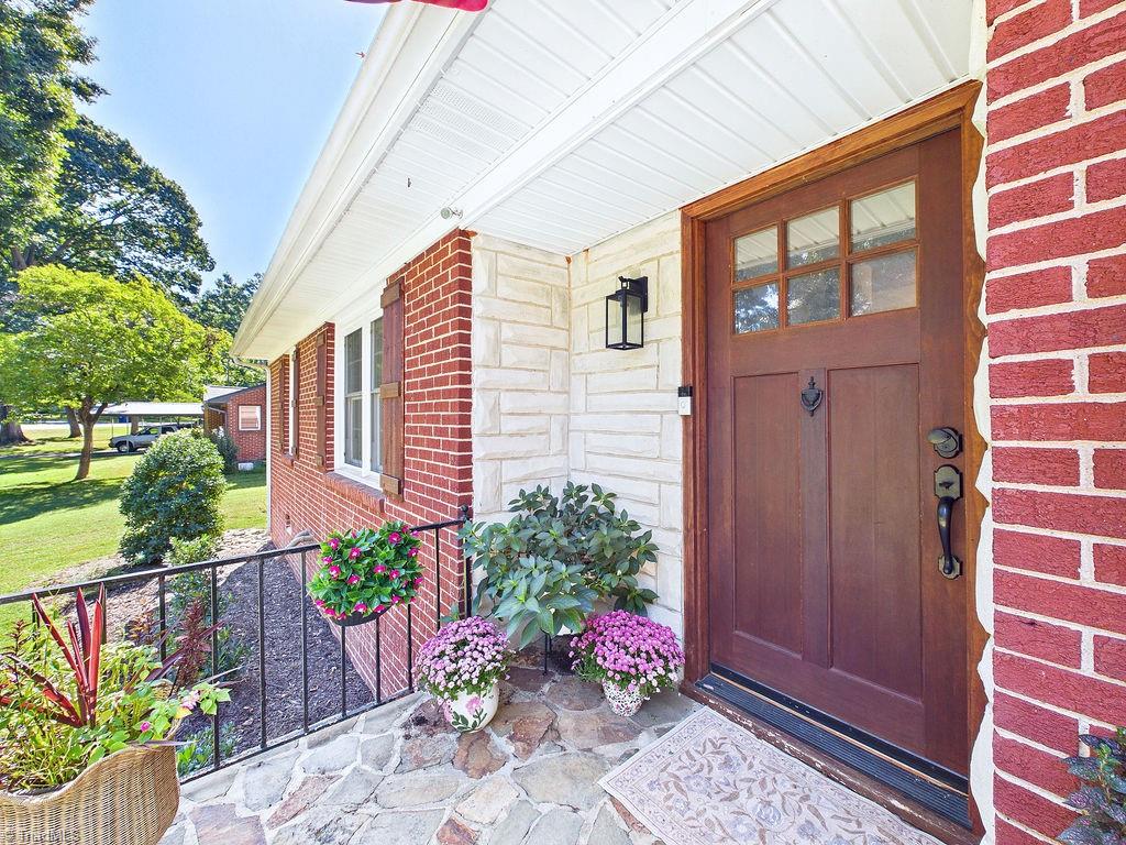 1800 Fairview Boulevard Property Photo 1