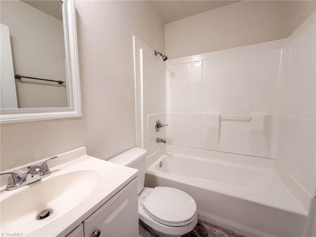 4154 Edgeware Road Property Photo 13