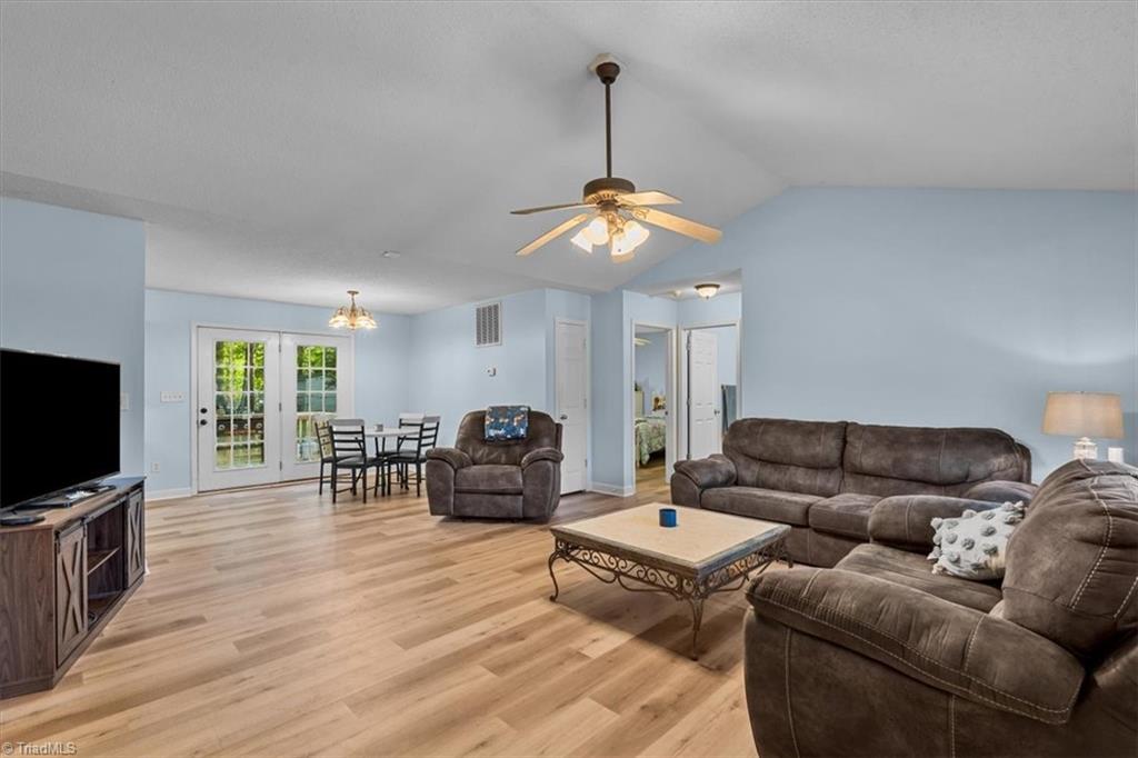 2279 Regency Drive Property Photo 4