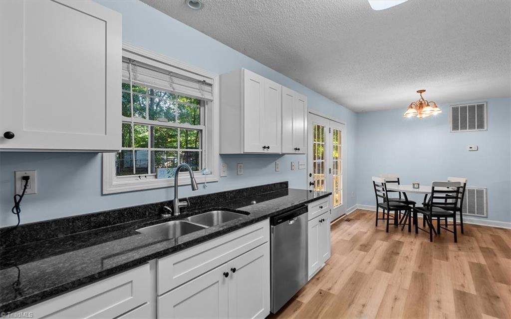 2279 Regency Drive Property Photo 11