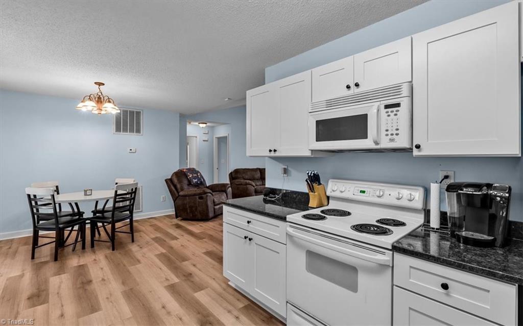 2279 Regency Drive Property Photo 12