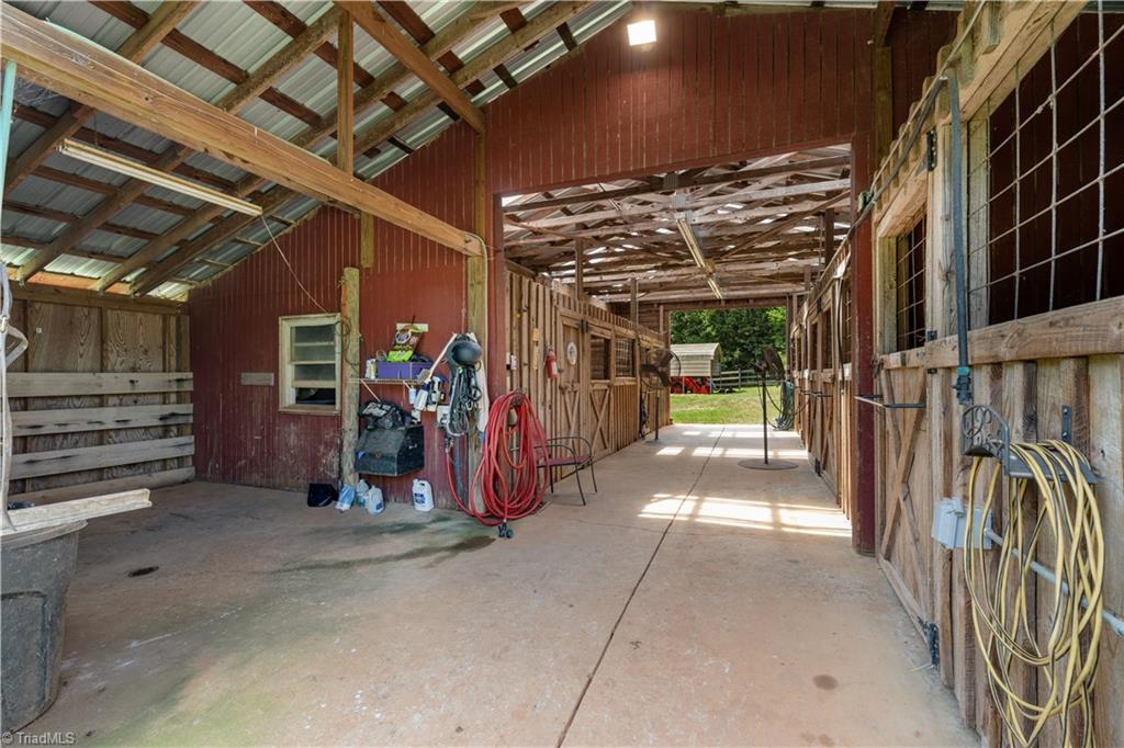 160 Palomino Trail Property Photo 37