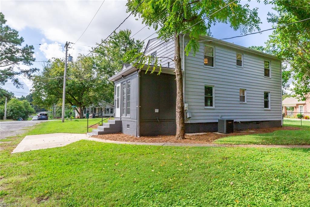 213 E Moore Avenue Property Photo 29