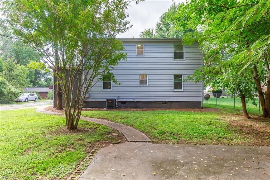 213 E Moore Avenue Property Photo 31