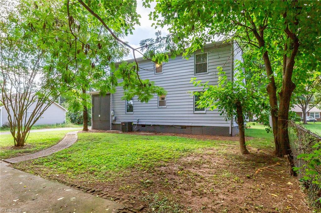 213 E Moore Avenue Property Photo 32