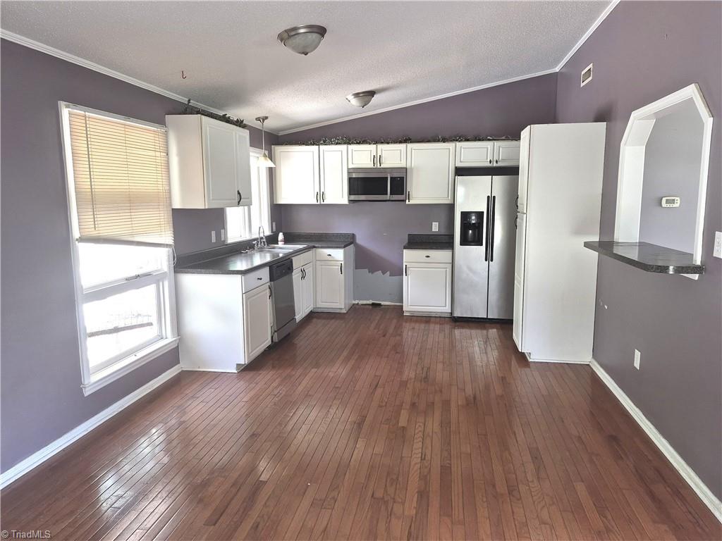6230 Stanleyville Drive Property Photo 4