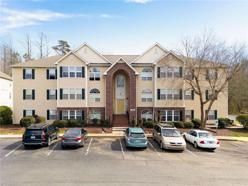 323 Ivy Glen Court Property Photo 1