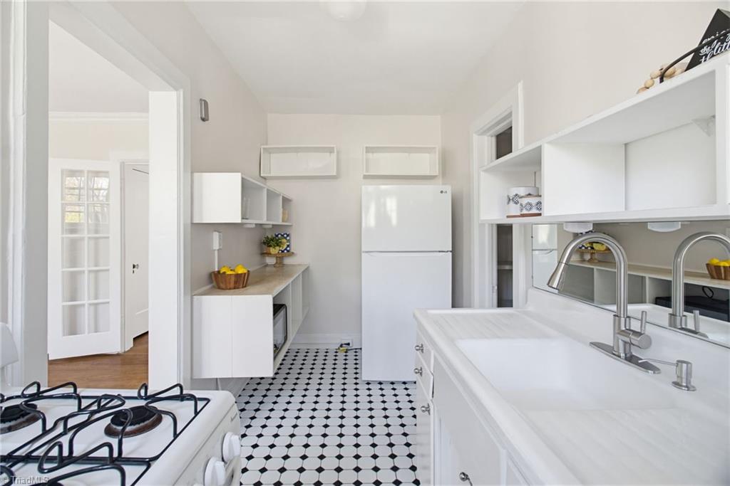 1013 N Elm Street # A6 Property Photo 3