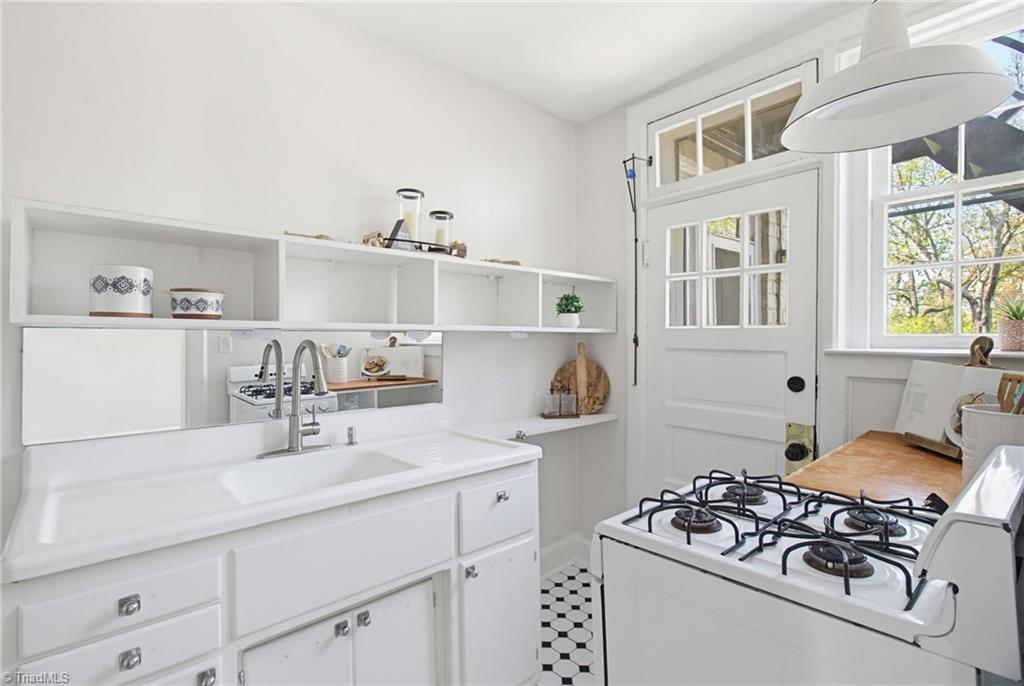 1013 N Elm Street # A6 Property Photo 4