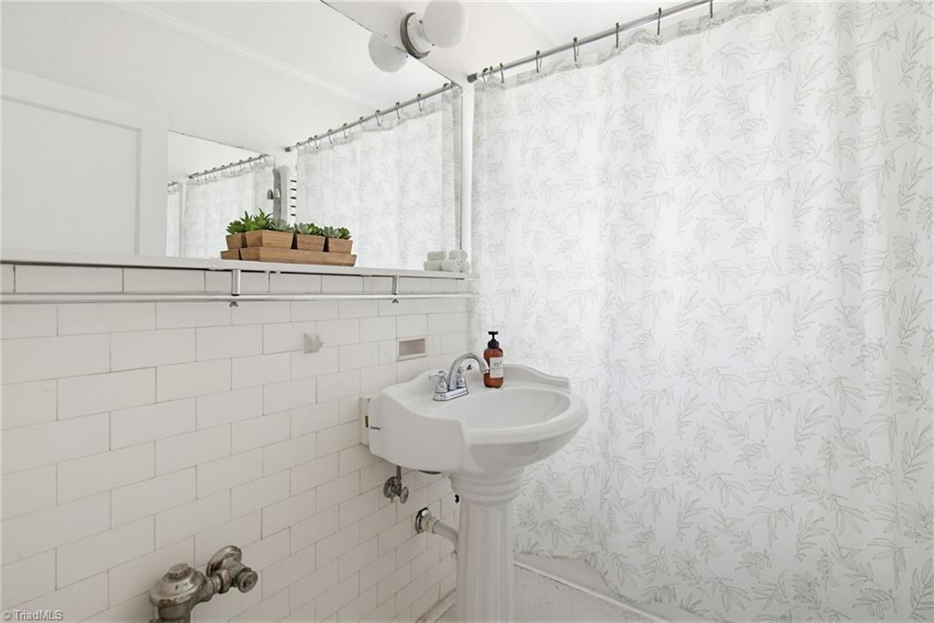 1013 N Elm Street # A6 Property Photo 6