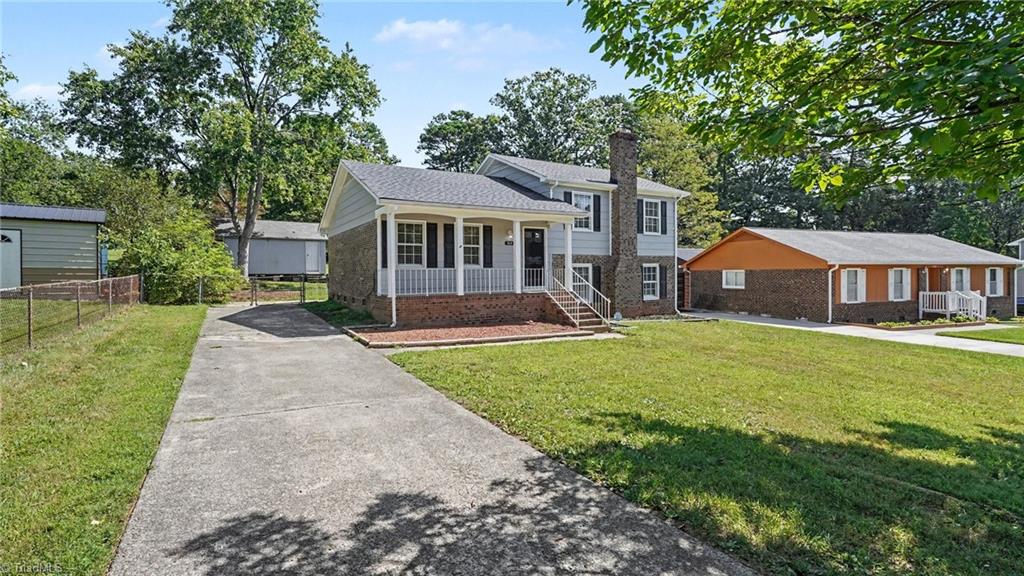 1115 Castlegate Drive Property Photo 2