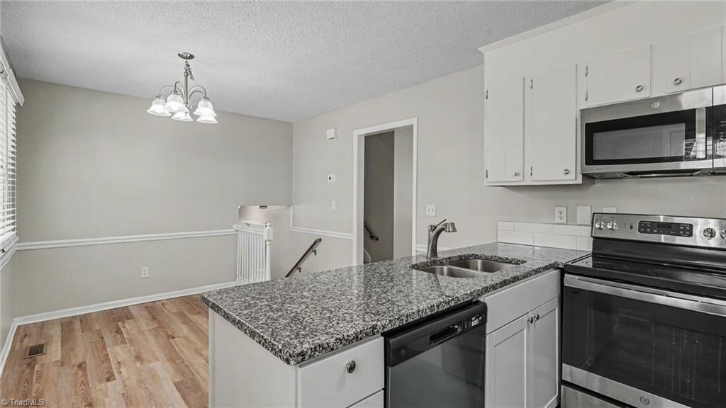 1115 Castlegate Drive Property Photo 8