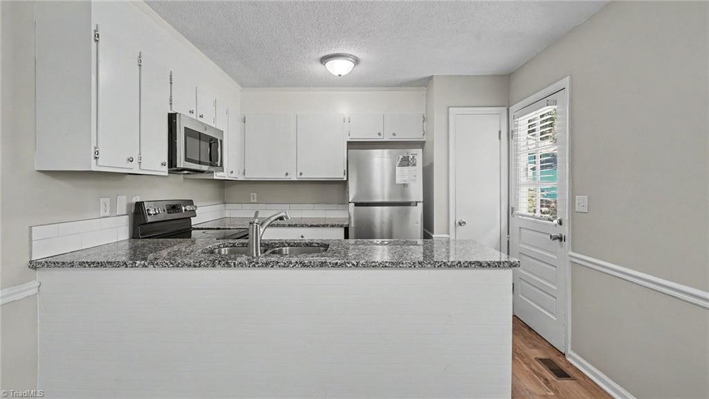 1115 Castlegate Drive Property Photo 9